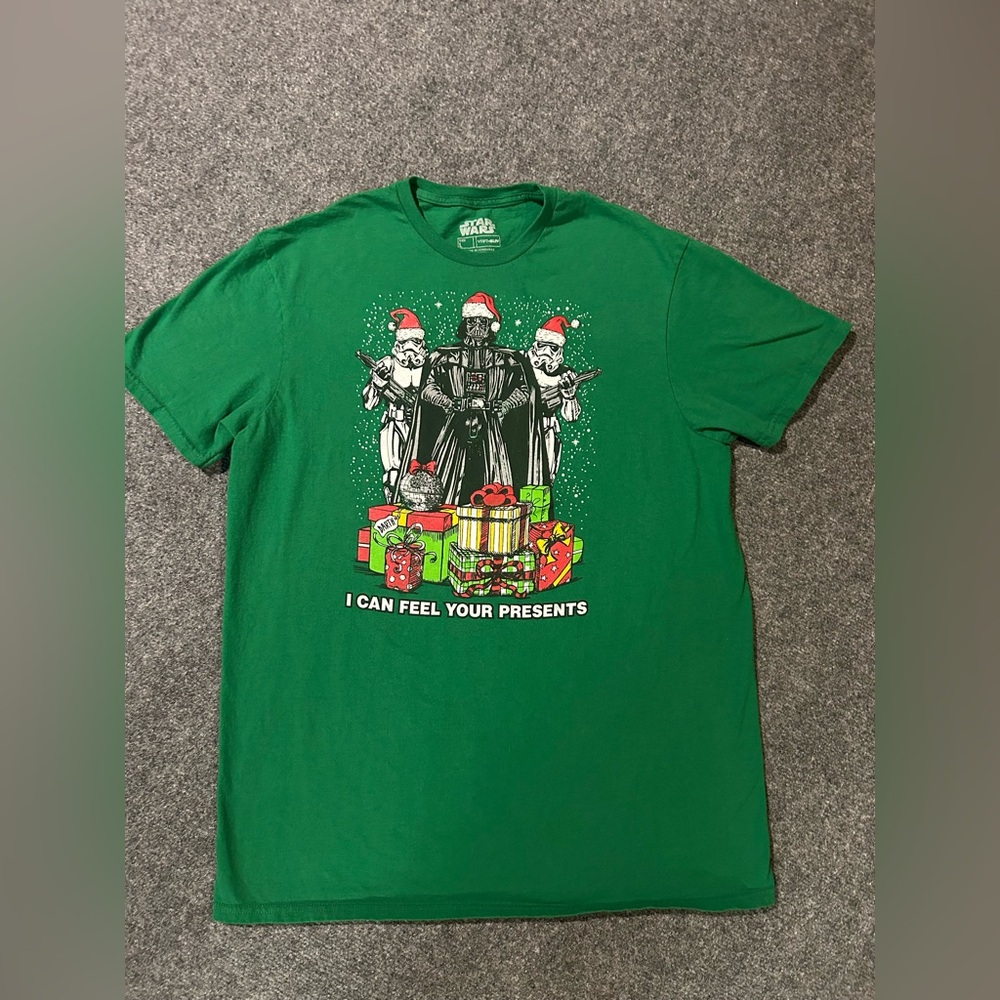 Star Wars Green Short Sleeve Tee “I can feel your presence” size Large